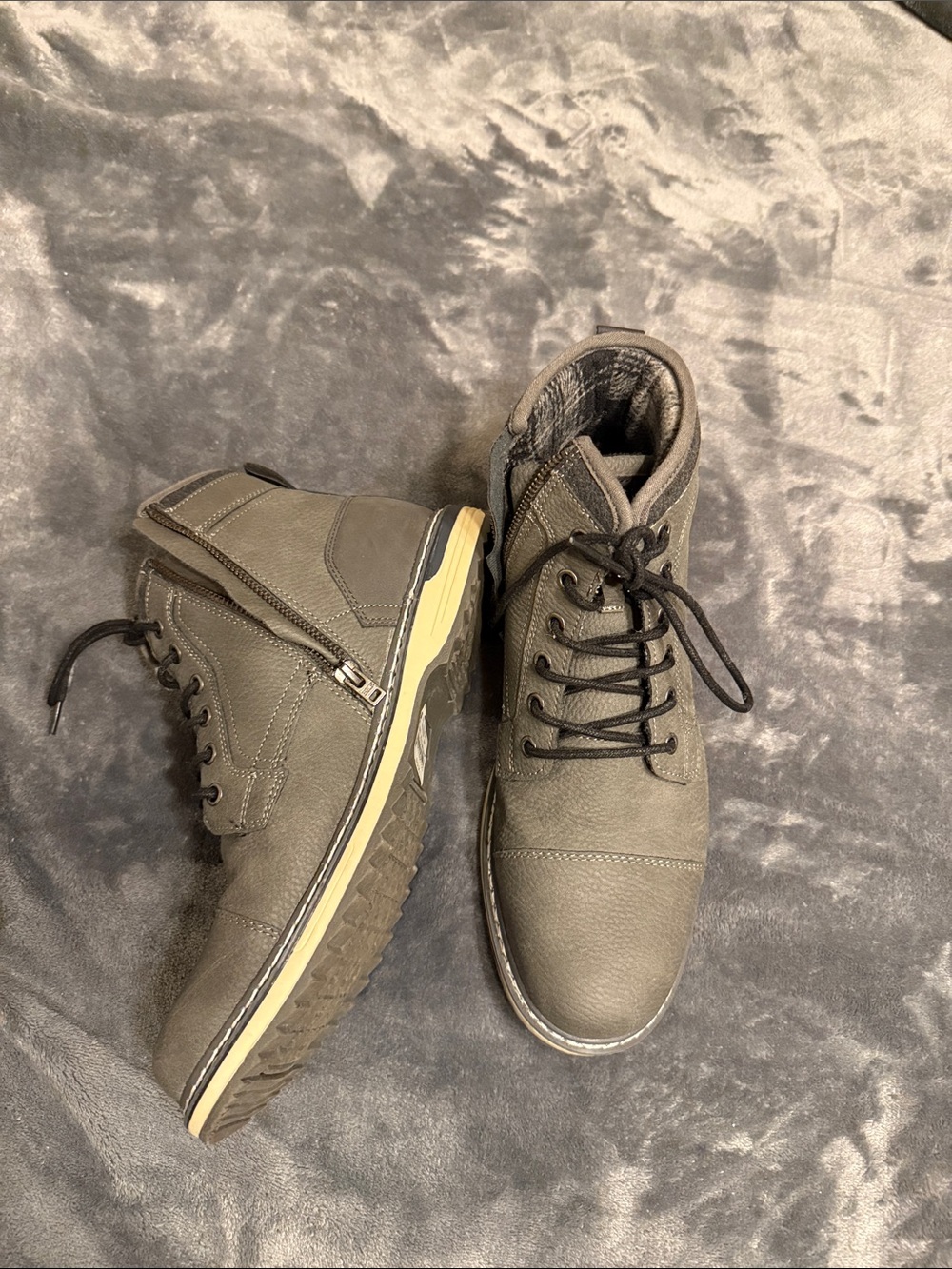 Buckle Men's Gray Chukka Boots with Tan Accent